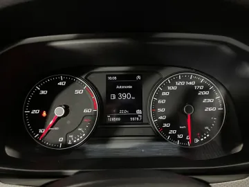 Car image 26