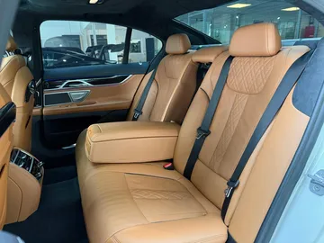 Car image 30