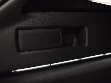 Car image 38