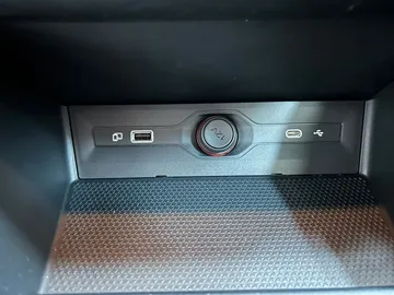 Car image 33
