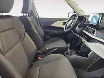 Car image 15