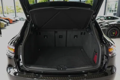 Car image 26