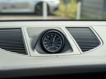 Car image 35