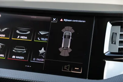 Car image 28