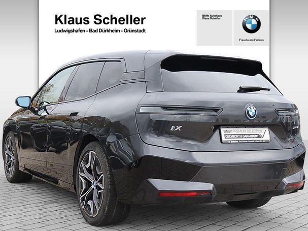 BMW iX xDrive40 240 kW image number 6