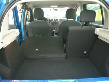 Car image 13