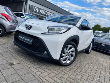 Car image 2