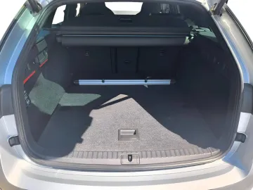 Car image 35