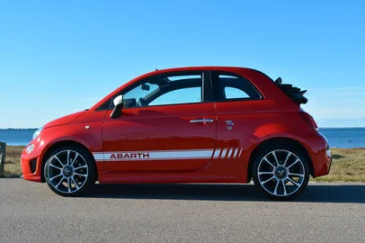 Car image 4