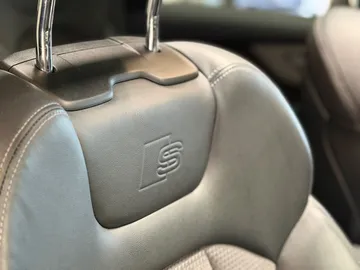 Car image 22