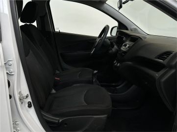Car image 27