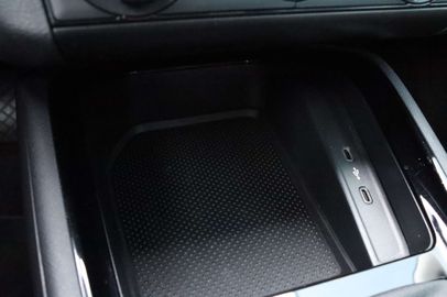 Car image 32