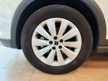 Car image 30