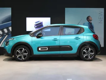 Car image 5