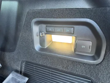 Car image 43