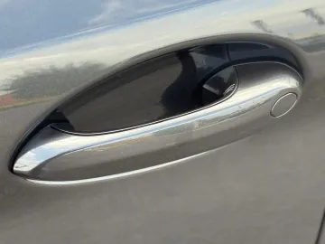 Car image 40