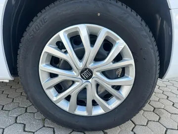 Car image 31