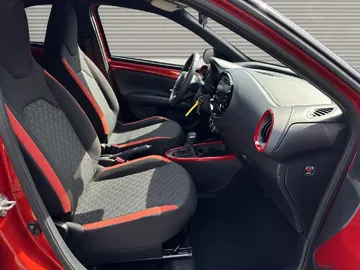 Car image 15