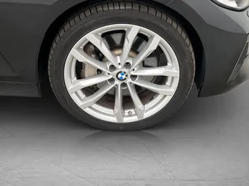 Car image 32