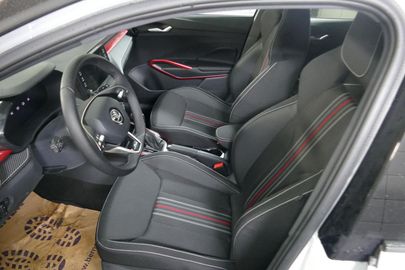 Car image 11