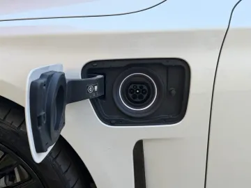Car image 32