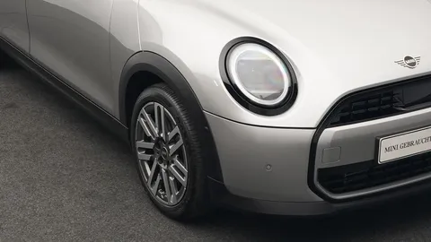 Car image 22