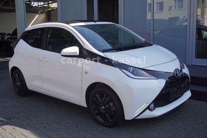 Car image 2