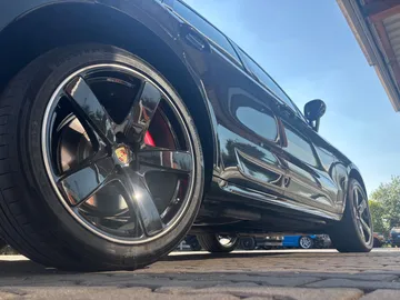 Car image 30