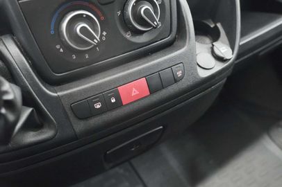 Car image 36