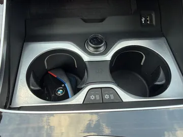 Car image 38