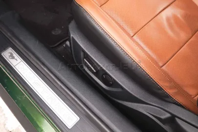 Car image 36