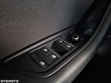 Car image 40