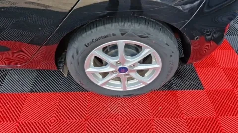 Car image 23