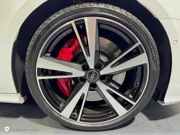 Car image 30