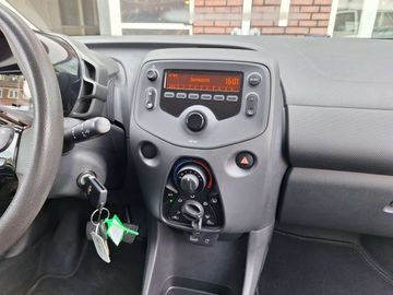 Car image 17