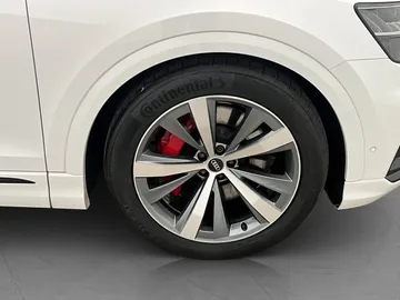 Car image 34