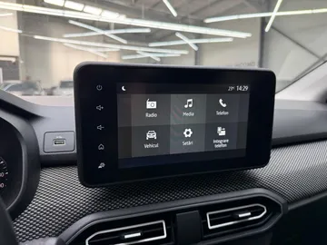 Car image 24