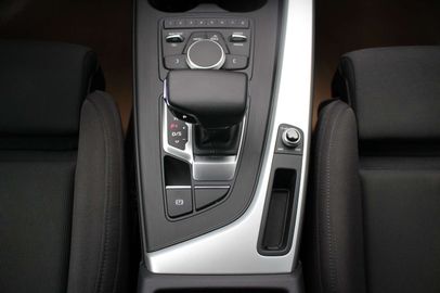 Car image 36