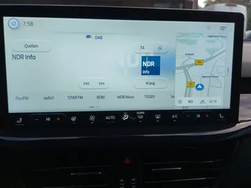 Car image 27