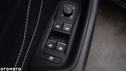 Car image 35