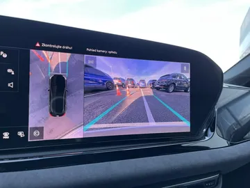 Car image 23