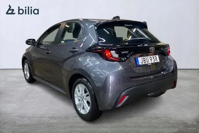 Car image 3