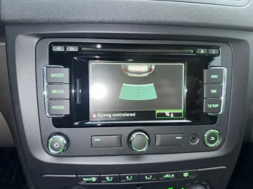 Car image 32