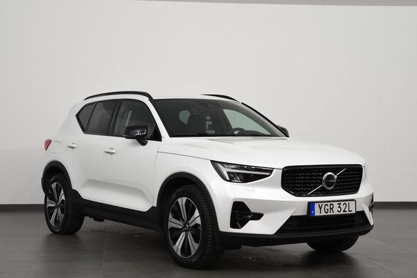 Volvo XC40 Recharge T4 Plus Dark 157 kW image number 3