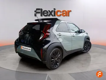 Car image 4