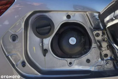 Car image 32