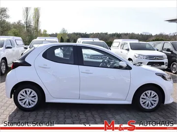 Car image 4
