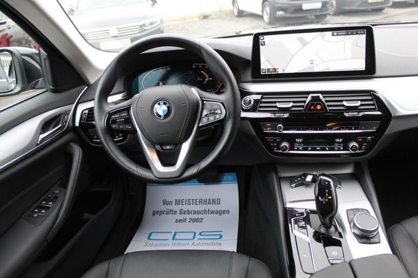 BMW 520d Touring xDrive 140 kW image number 11