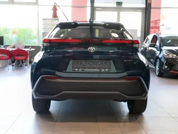 Car image 4