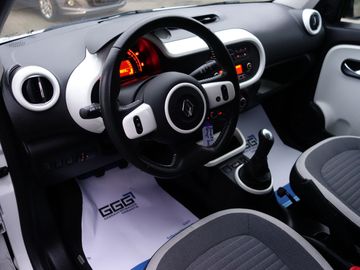 Car image 26